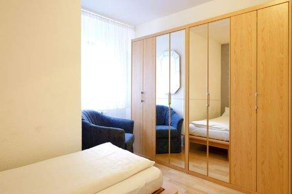 105 Schlafzimmerschrank (1 von 1)