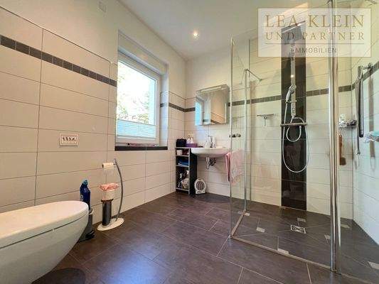 neues Bad mit bodengleicher Dusche