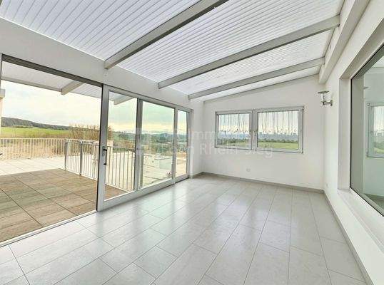 Anbau Wintergarten EG re - Garage, Leer (unmöbliert) - (KI generiert)