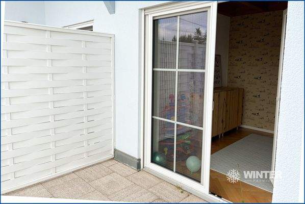 Balkon mit Blick ins Kinderzimmer 1