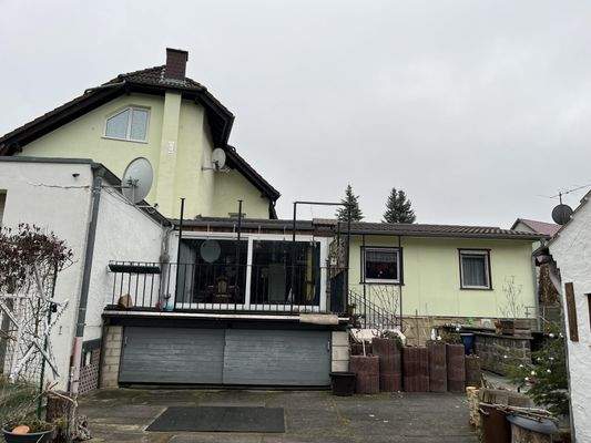 Bungalow Rückseite mit Terrasse