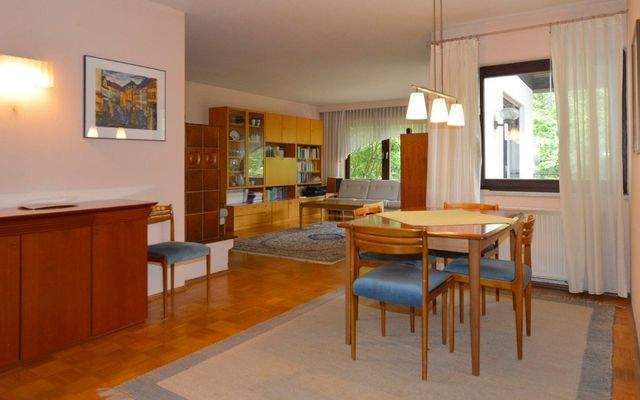 Essbereich mit Wohnzimmer