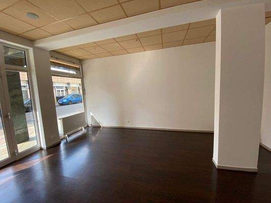 weiterer Gewerberaum mit separaten Zugang.jpg