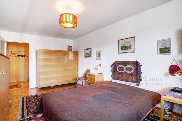 Geräumiges Schlafzimmer