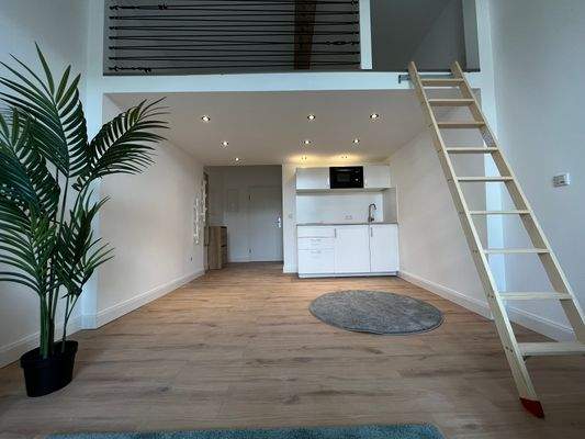 Obere Etage mit Schlafgalerie, Küchenzeile, Flur