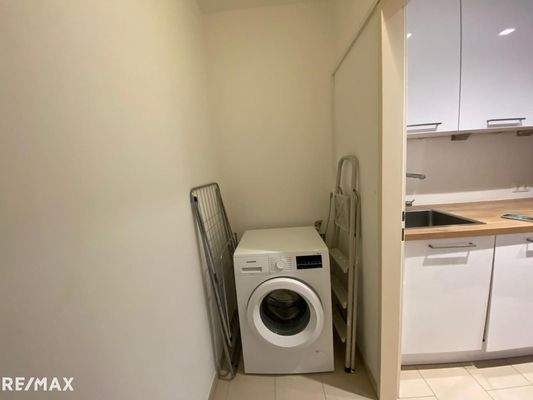 Abstellraum mit Waschmaschine