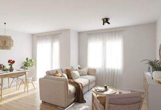 Lichtdurchfluteter Wohnbereich dank bodentiefer Fenster