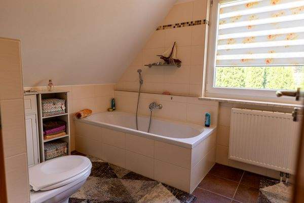 Modernes Familienhaus mit Traumgarten und Blick ins Grüne