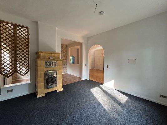 Kachelofen im Wohnraum.JPG