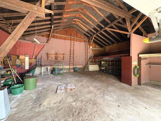Innenansicht Garage/ Halle