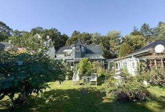 Blick vom Garten zum Haus