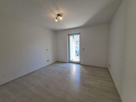 Schlafzimmer mit Zugang zum Balkon