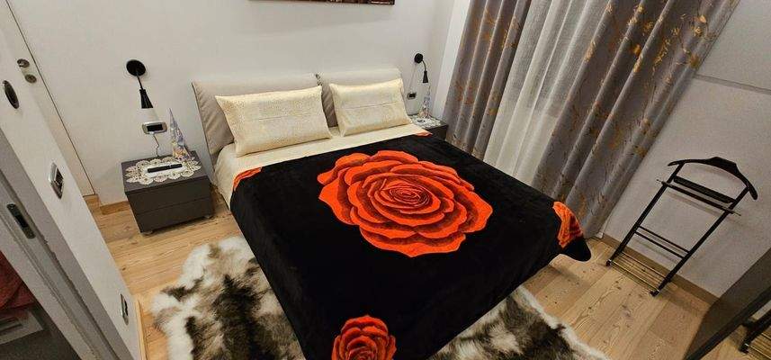 Brixen-Sanierte Wohnung-vollmöbliert-modern-hochwertige Möbel-Eichrichtung-Luxus-Neu-Beleuchtung-Terrasse-Stadtzentrum-Bahnhof