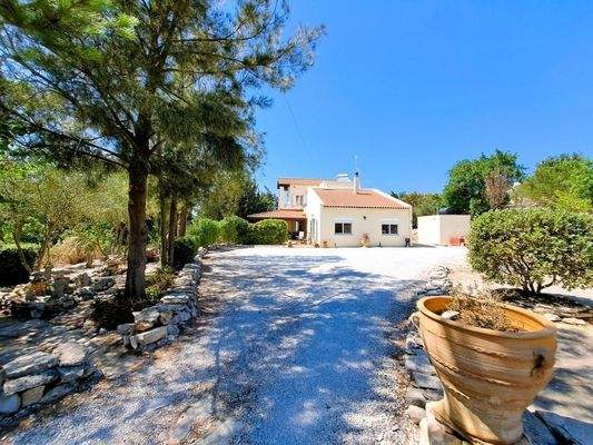 Kreta, Gavalochori: Charmante Landvilla mit drei Schlafzimmern und Pool zum Verkauf
