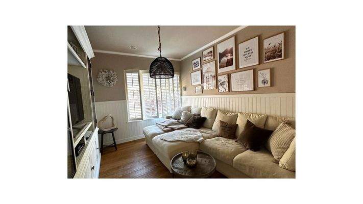 Wohnzimmer / TV Raum