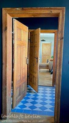 Blick vom Arbeitszimmer in den Wohnbereich.jpg