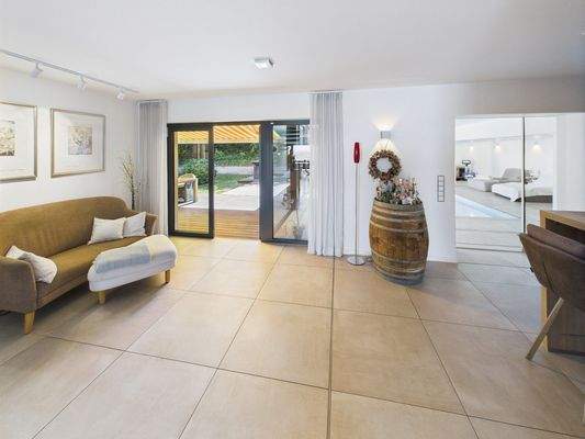 großflächiger Flur 