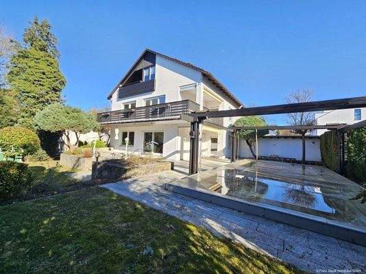 Gartenansicht mit Pool