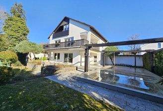 Gartenansicht mit Pool