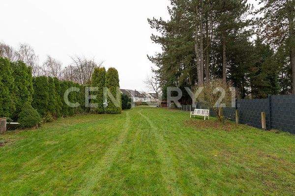 Grundstück mit Blick von Terrasse