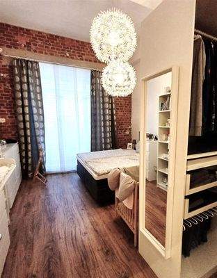 Gr. Schlafzimmer. Ankleideraum möglich.