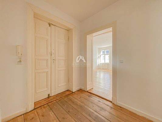 Flur mit Blick ins Schlafzimmer 1