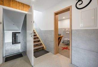 EG Flur Bad und Treppenhaus