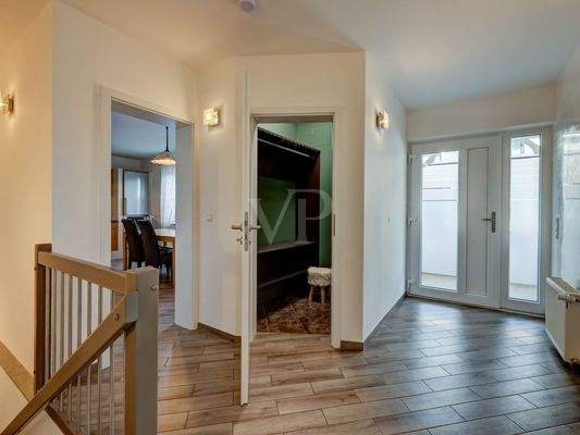 Eingangsbereich mit Garderobenzimmer