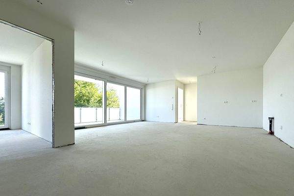 Heller Wohn-/Ess- und Kochbereich