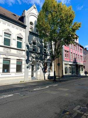 Straßenansicht mit Gebäuden