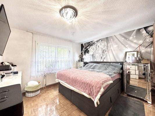 Elternschlafzimmer (EG)