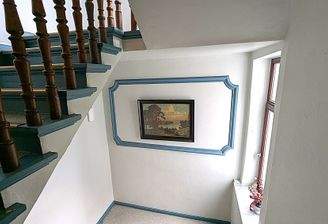 Ansprechend gestaltetes Treppenhaus