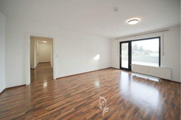 Wohn,- Esszimmer mit Zugang zur Terrasse