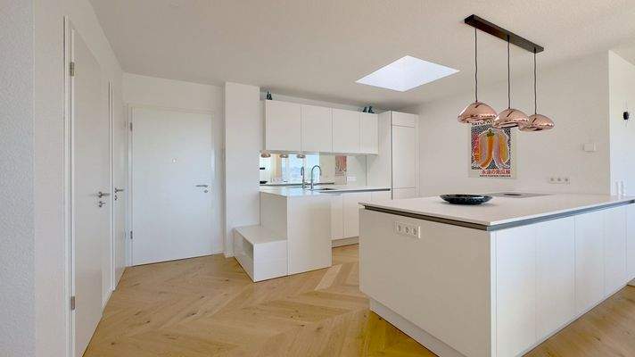 Moderne Küche mit hochwertigem Küchenblock und exklusiven Einbauten