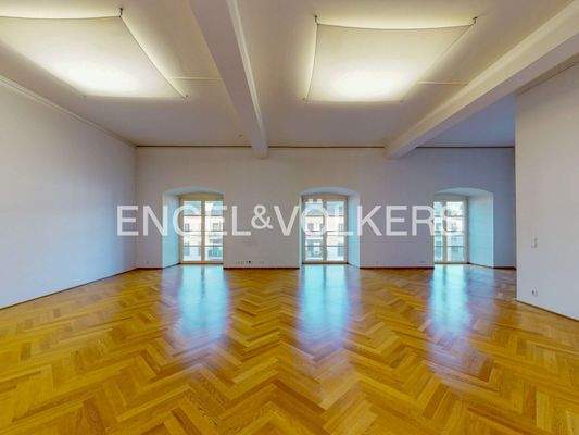 Wohnzimmer mit französischen Balkonen