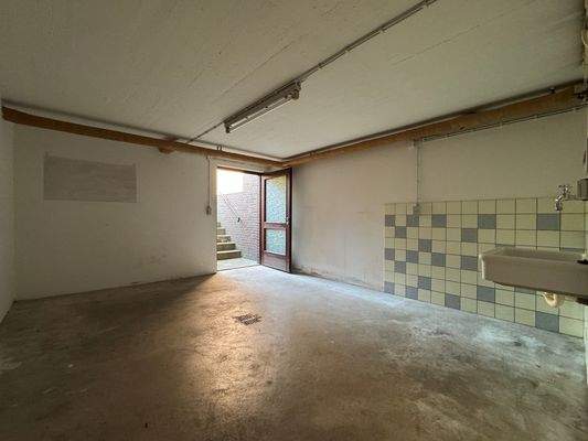 Kellerraum mit Gartenzugang