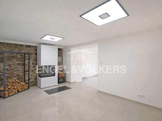 UG: Kaminzimmer mit angrenzendem weiteren Zimmer
