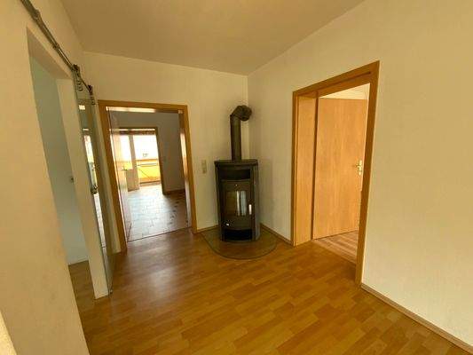 Wohnzimmer mit Kamin, WE 2 (vermietet)