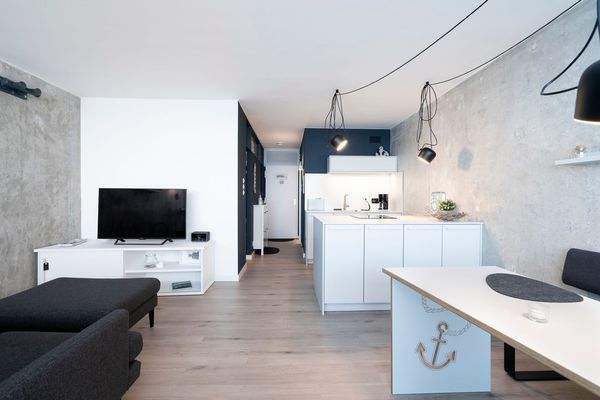 Wohnbereich mit offener Küche.jpg