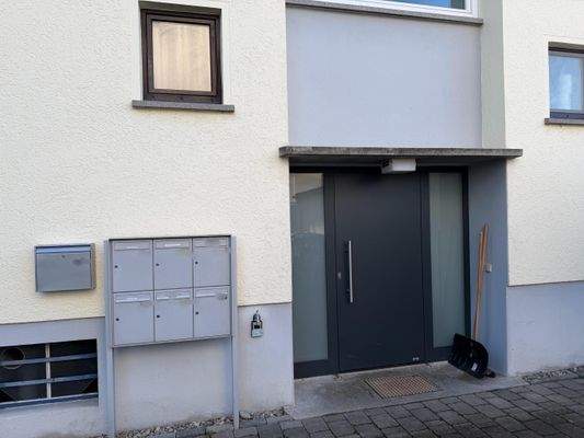 neuwertige Haustüre