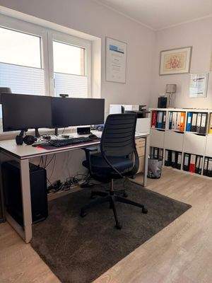 helles Arbeits-/Kinder-/ oder Gästezimmer