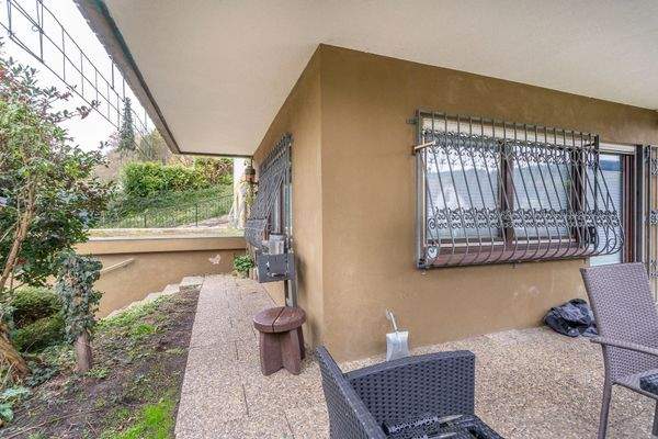 Die Terrasse hat einen separaten Zugang von aussen