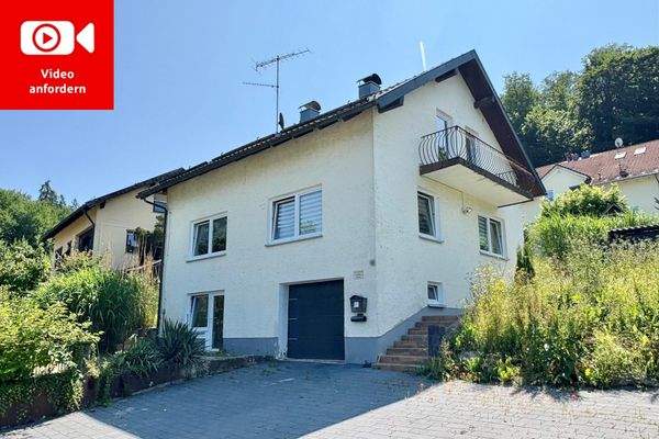 Hoffläche mit Zufahrt zur Garage