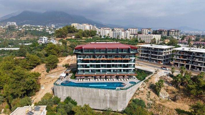 Sea and City-View Flats in a Complex with Pool in Alanya
