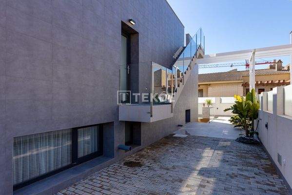 Roomy Detached Villa Near the Beach in Torrevieja Alicante