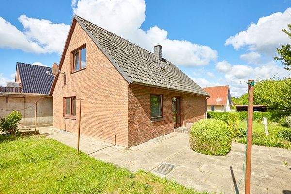 Eingangsbereich mit Terrasse 1