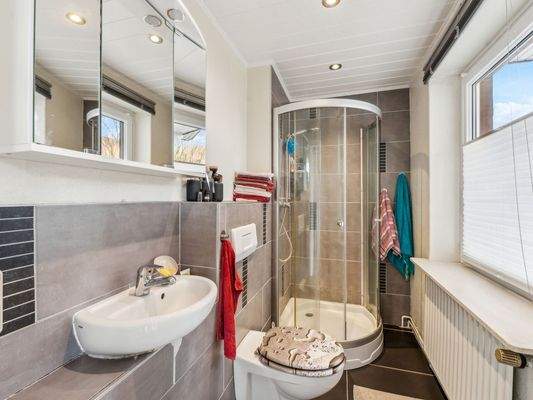 Gäste-WC mit Dusche