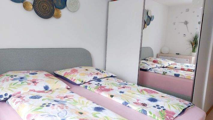 Schlafzimmer (2).jpg