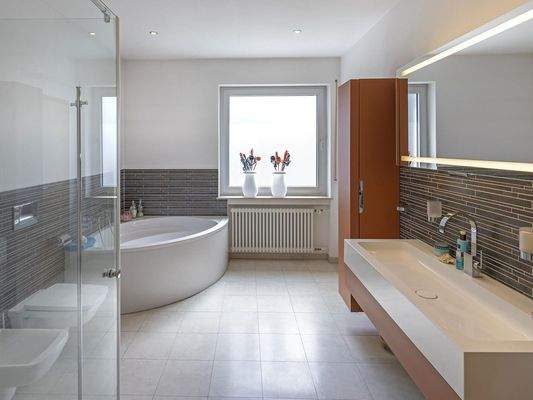 Badezimmer im Obergeschoss 