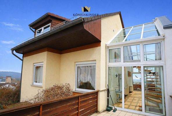 ...und hinauf in die...